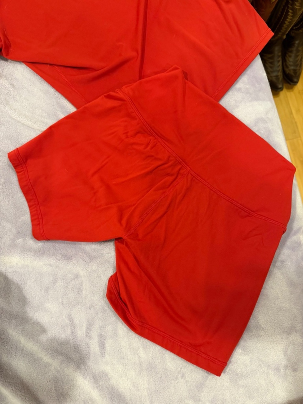 Red Set Active Set Size Medium - Picture 5 of 6